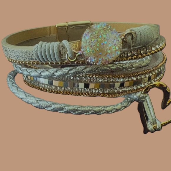 Boho Heart Leather Multi-layered Cuff Magnetic Bracelet Gold/Silver Accents EUC - Picture 5 of 12